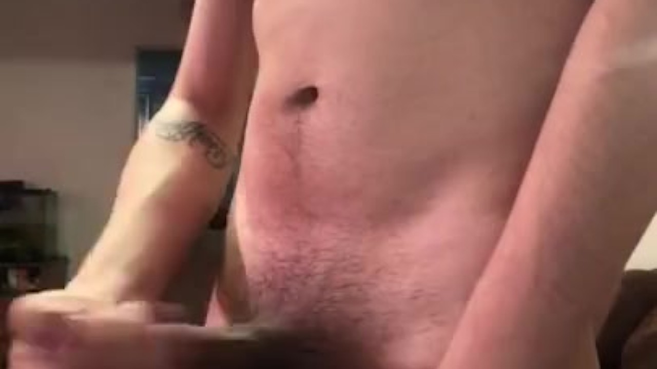Solo Guy Jerks Off in Quick Session