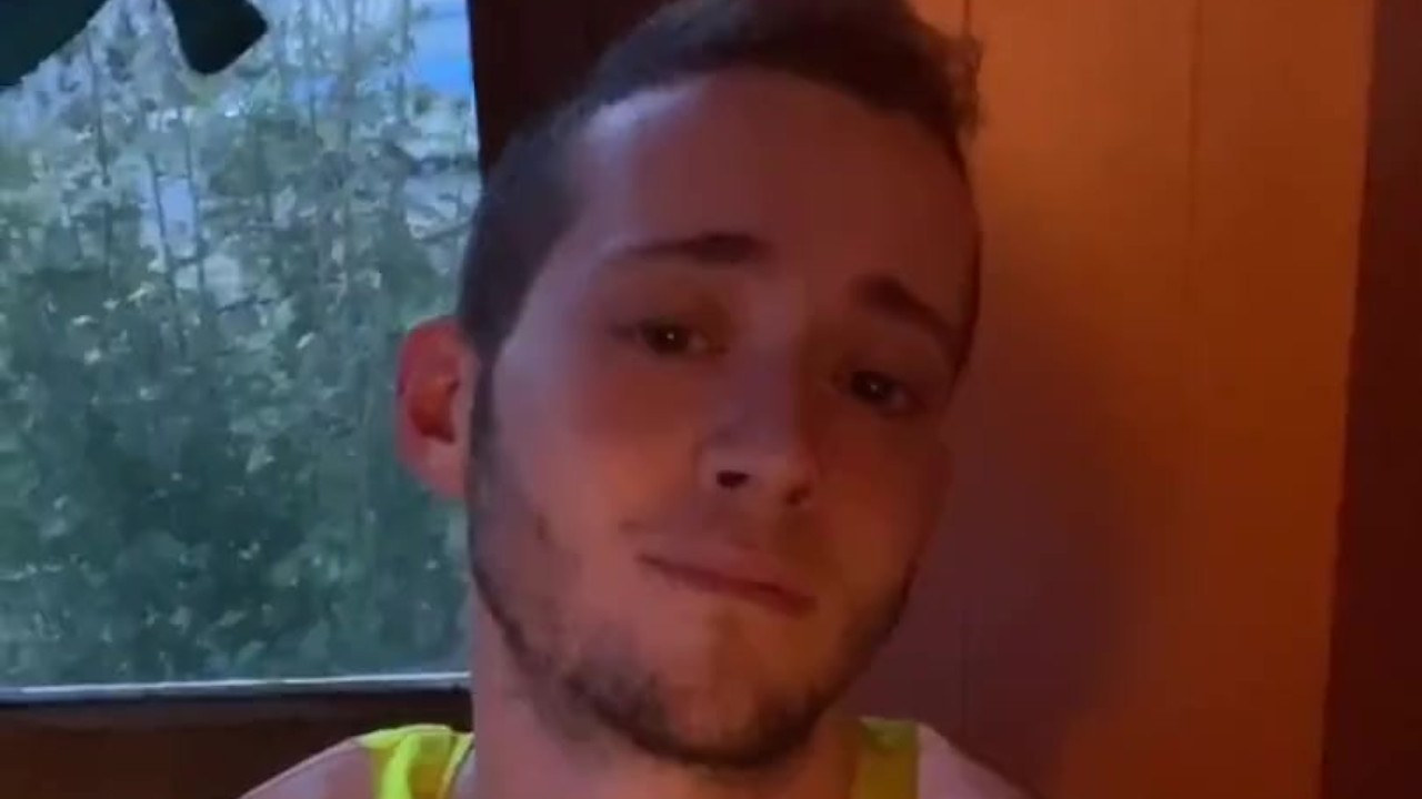 Nude College Twink Shows Off