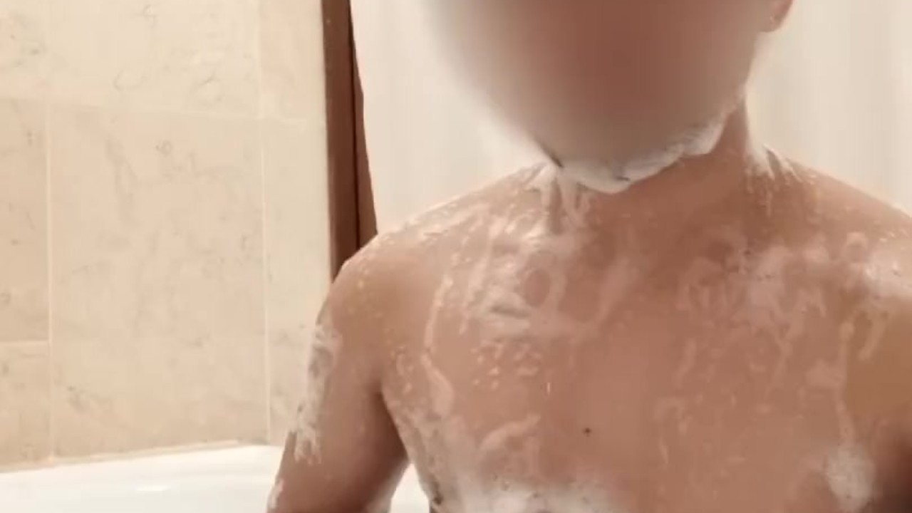 Gay Guys Bathe Together and Have Fun
