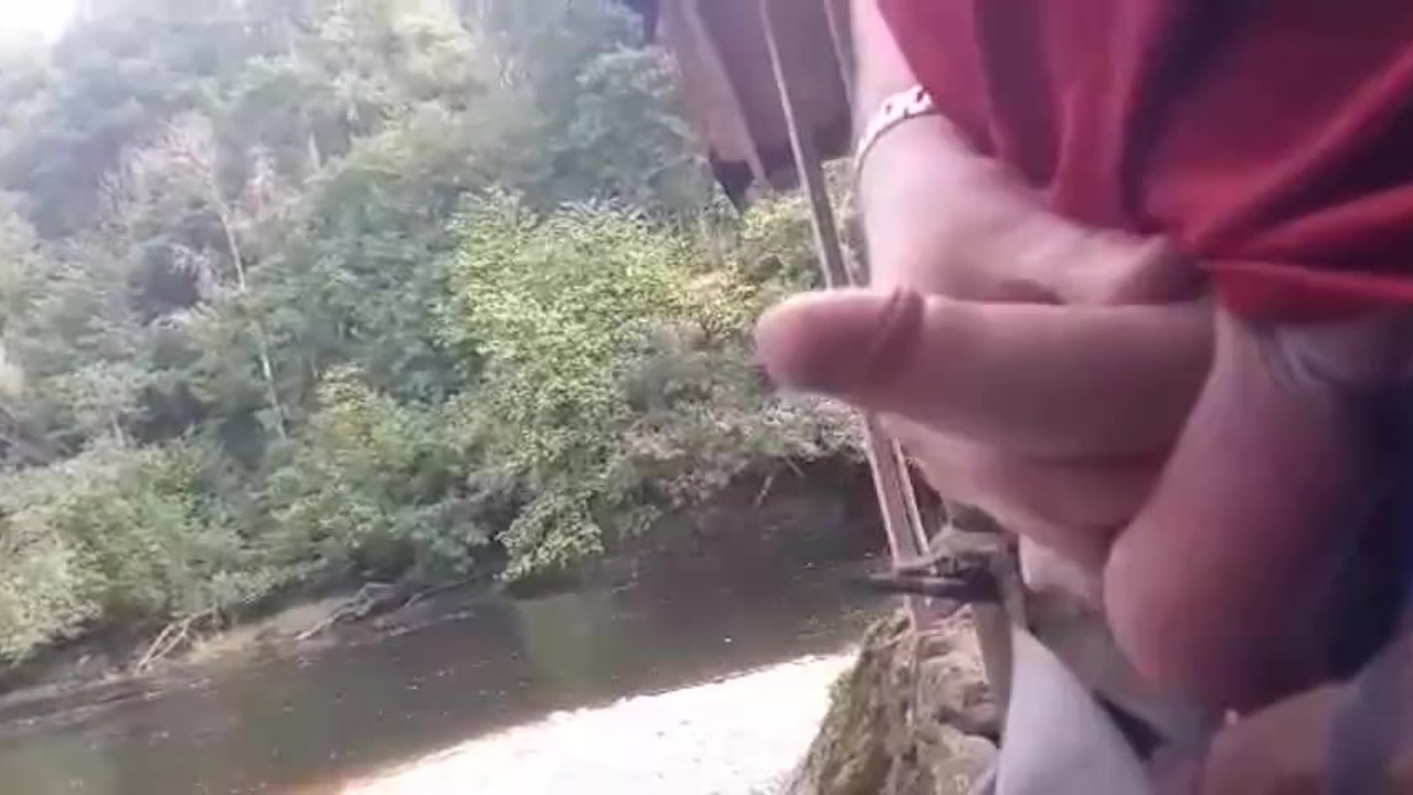 Young Guy Masturbates in Quick Solo Session