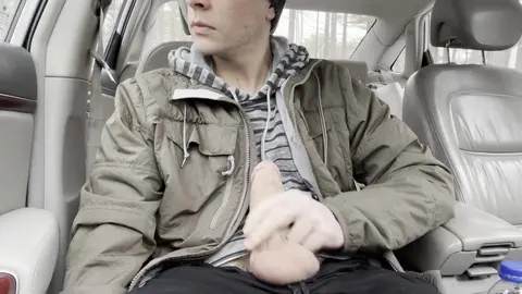 Solo Guy Jerks Off in Car