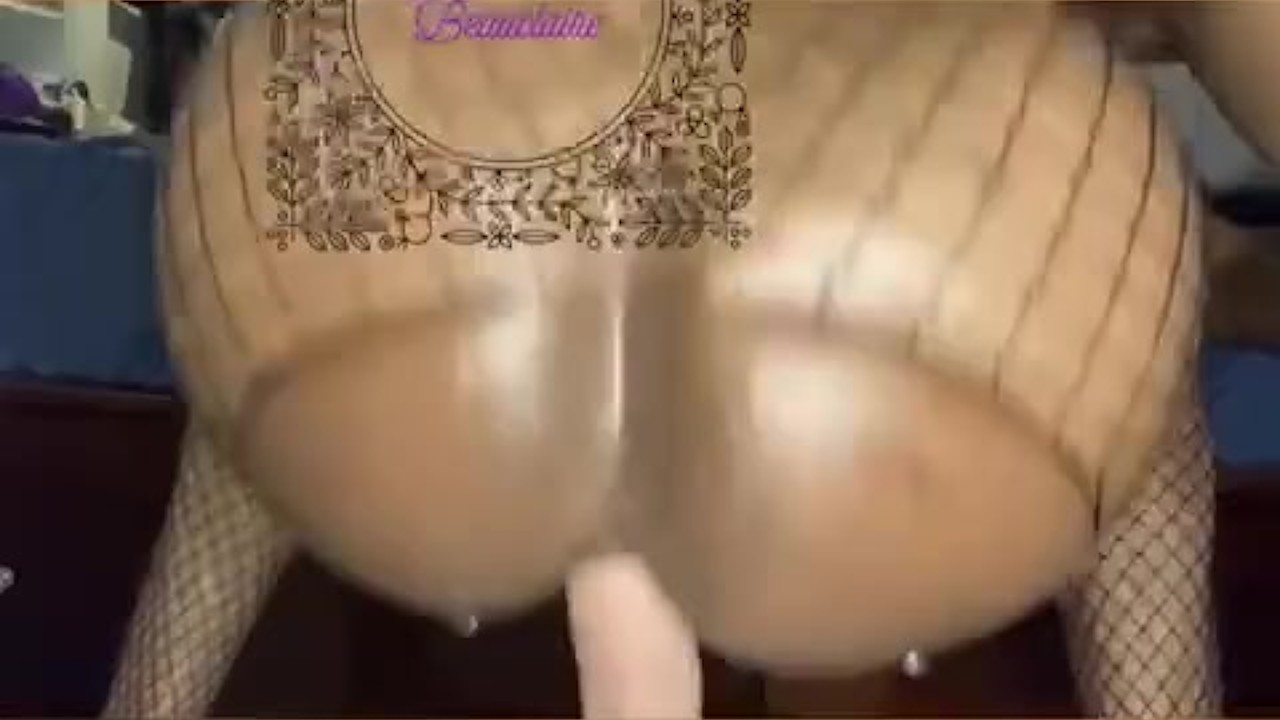 Guy Rides 9.5 Inch Dildo Solo