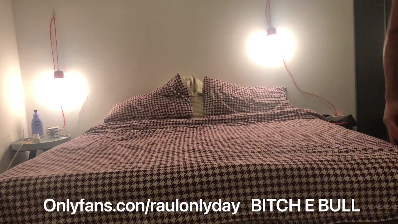 Relaxed Bedroom Gay Encounter