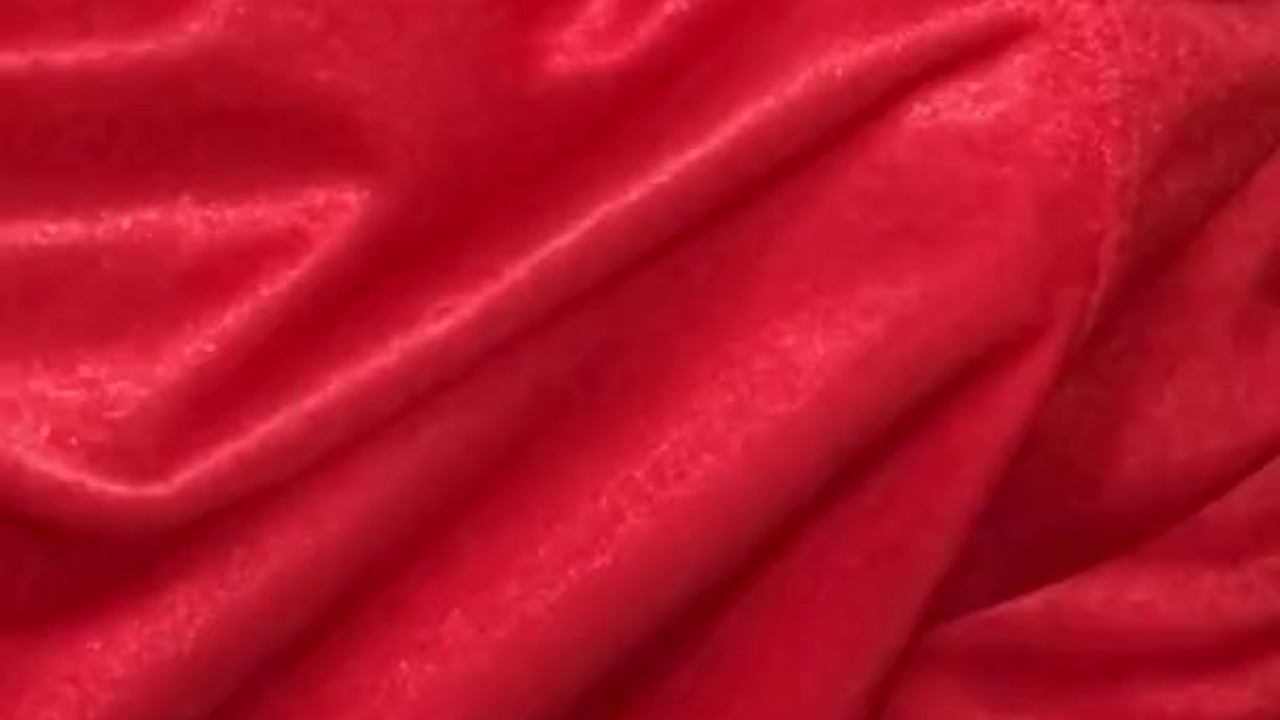 Hunky Guy in Boxing Shorts Exposes Bulge