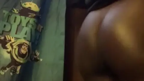 Twerking Showcases Sexy Ass Crack