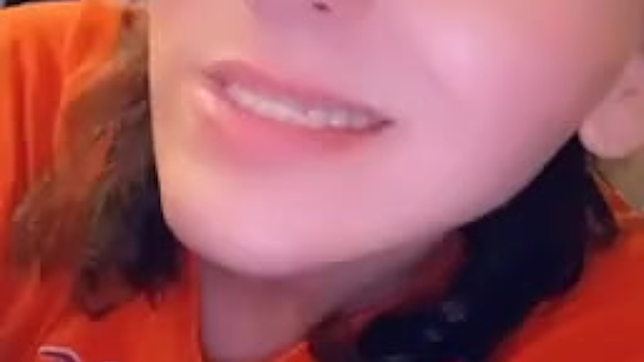 Tomiiekel97 Teases on Camera