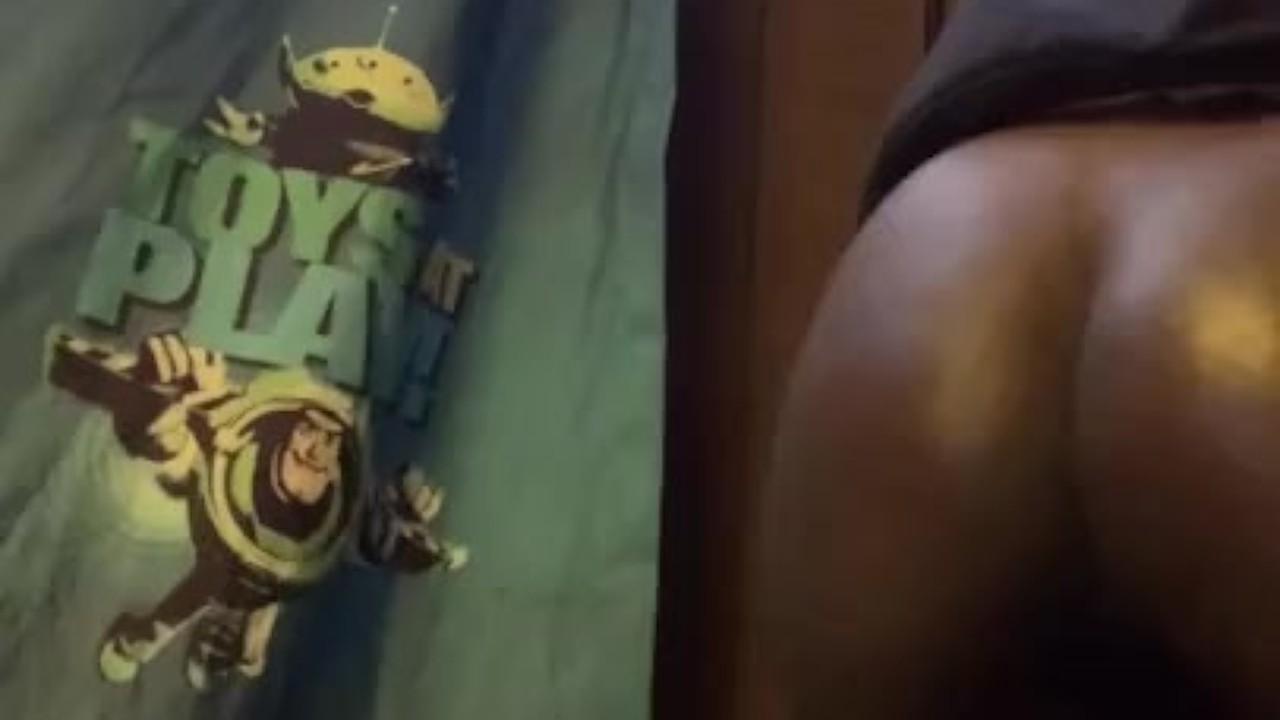 Amateur Guy Twerks Naked with Cake