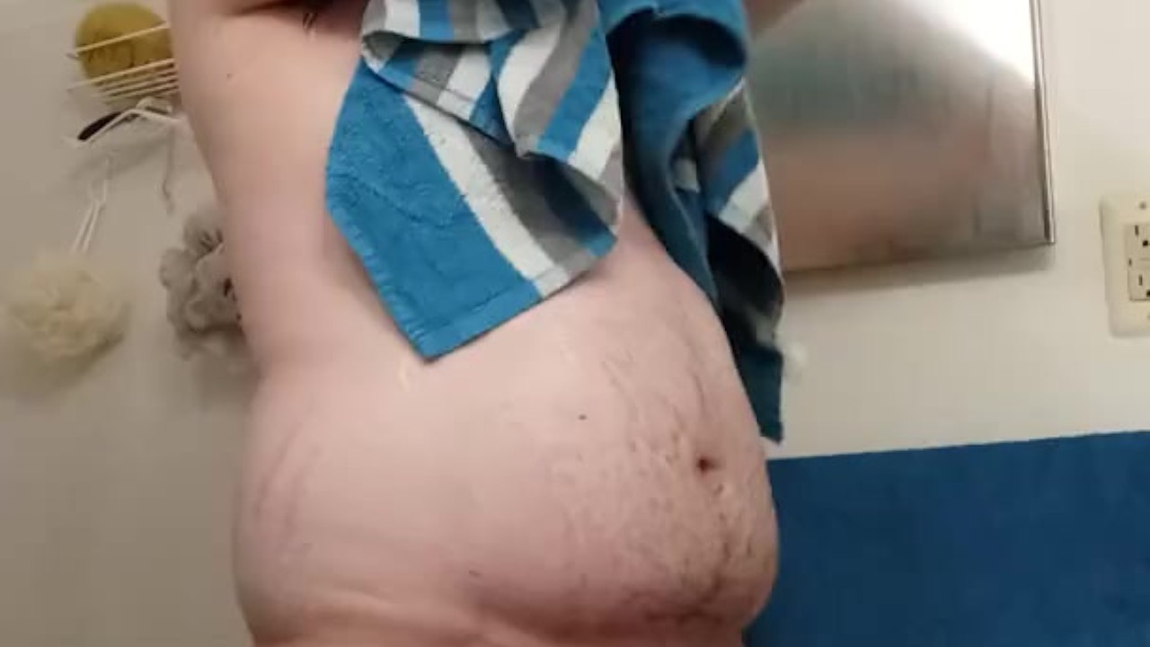Solo Guy Masturbates in Shower