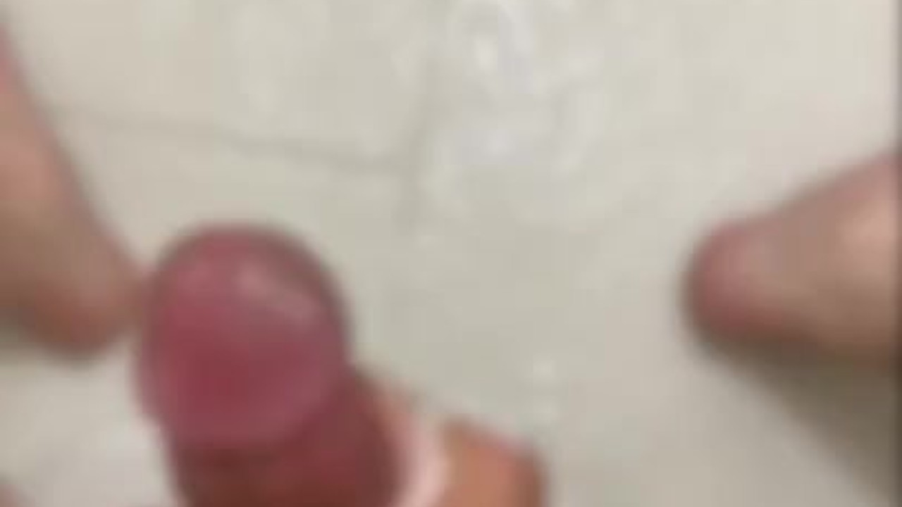 Japanese Guy Masturbates in Shower