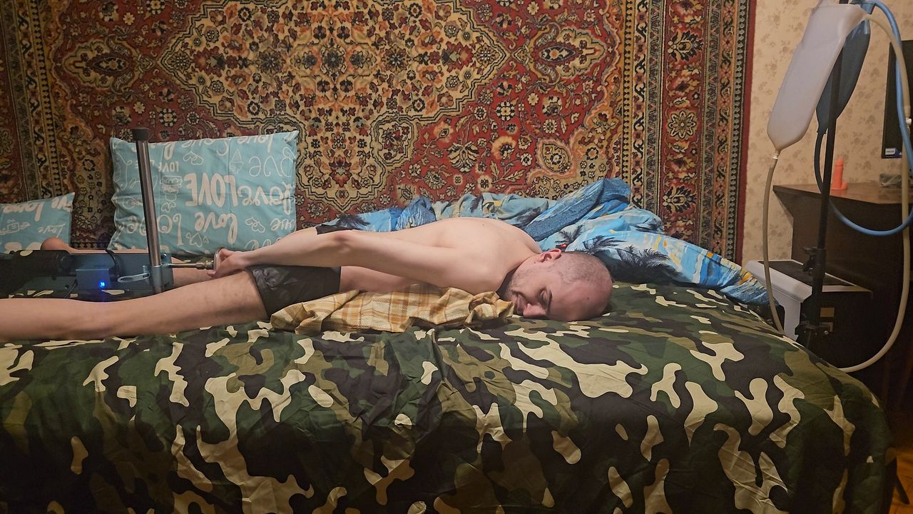 Amateur Guy Gets Machine Fucked Hard