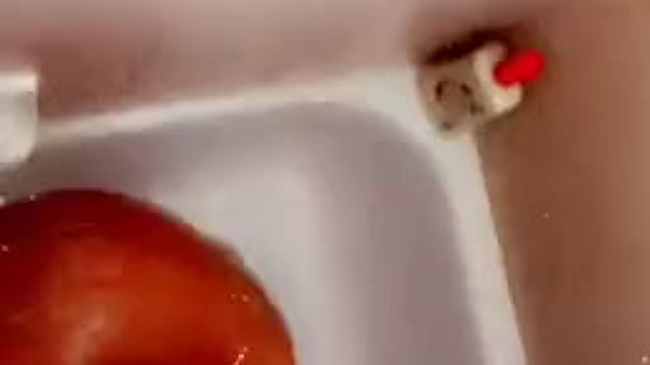 Gay Guy Twerks Big Booty in Shower