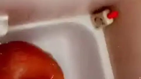 Gay Guy Twerks Big Booty in Shower