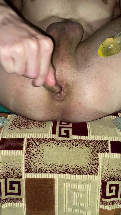 Young Twink's Anal Gape Exposed
