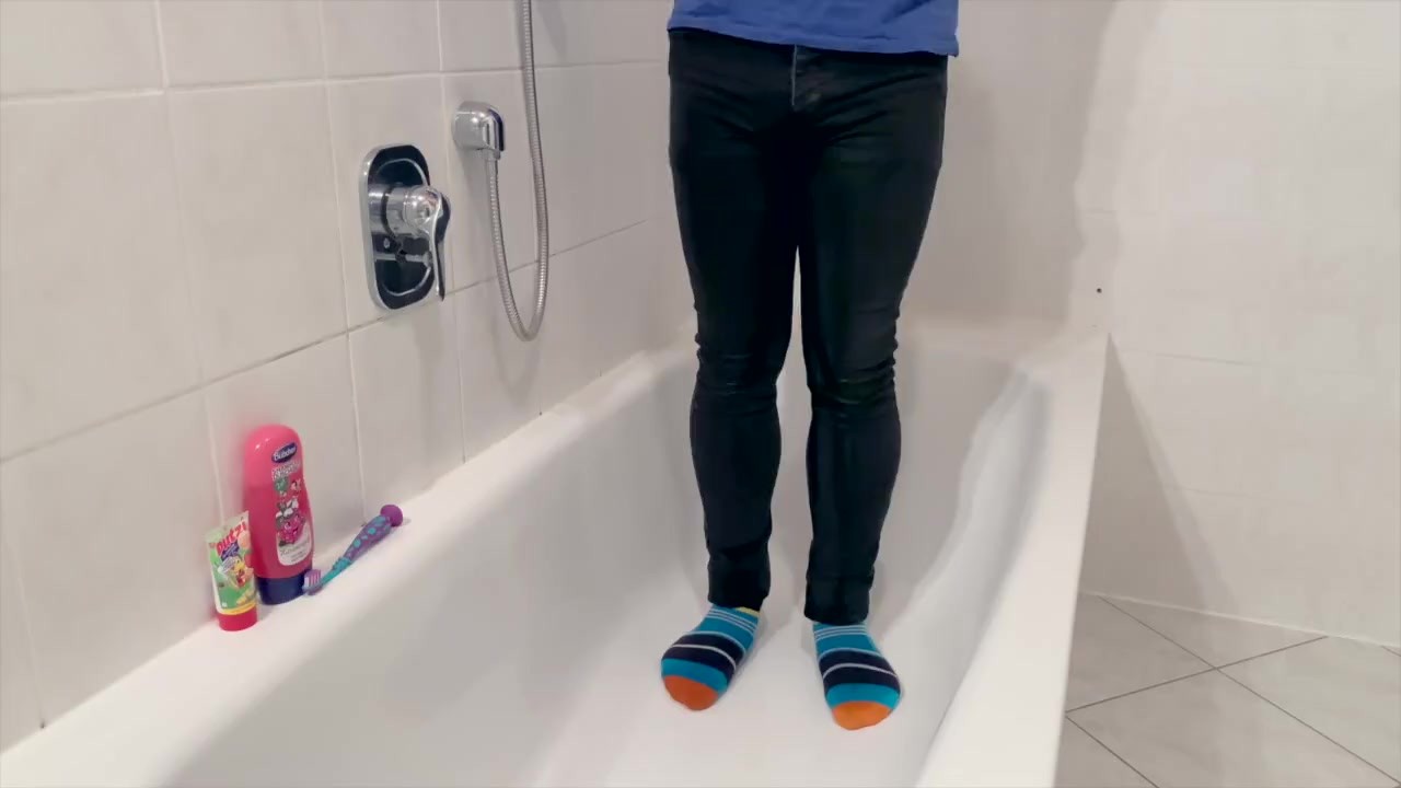 Guy Wets Pants and Tights with Huge Load