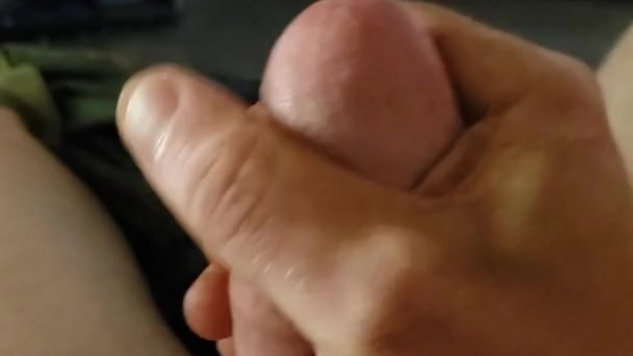 Solo Guy Jerks Off to Quick Cumshot