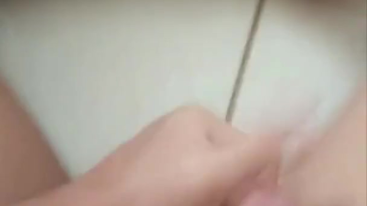 Guy Performs Solo on Cam