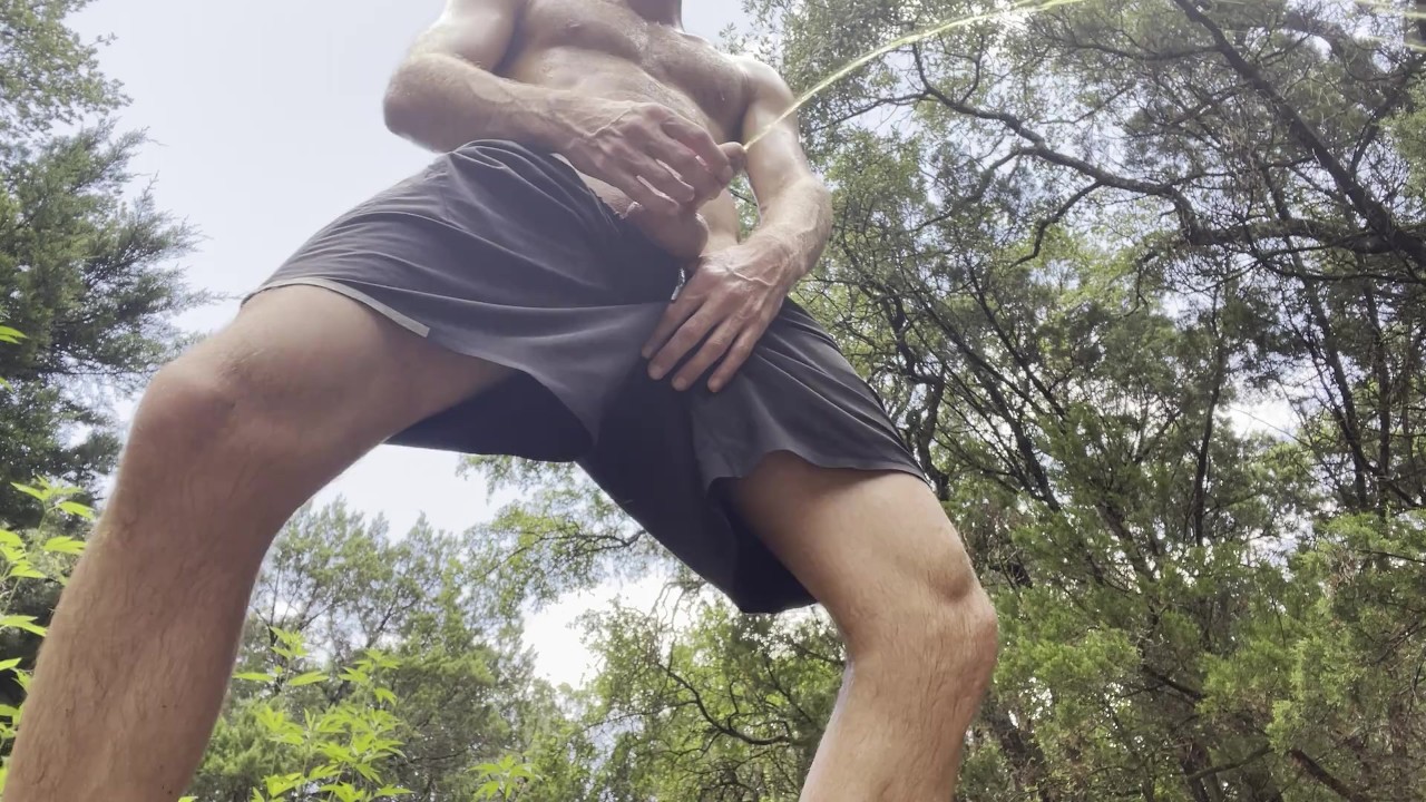 Cam Crest Gets Naked Outdoors