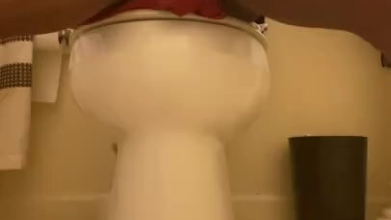 Solo Guy Masturbates Huge Dick to Cum