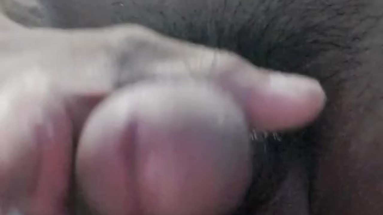 Filipino Guy Gets Quick Blowjob in Restroom