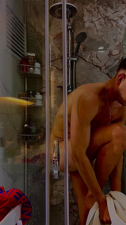 Gay Bottom Prepares for Bareback Fucking