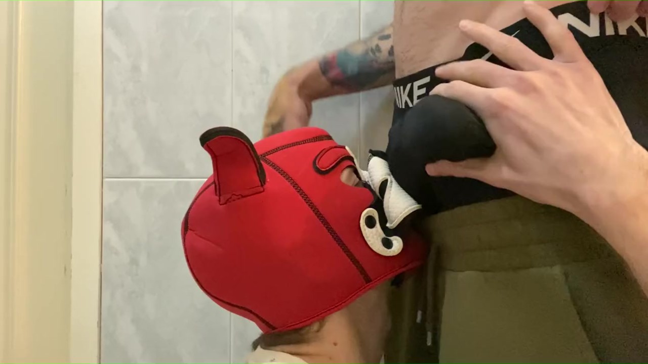 Dominant Top Pisses on Submissive Bottom's Face