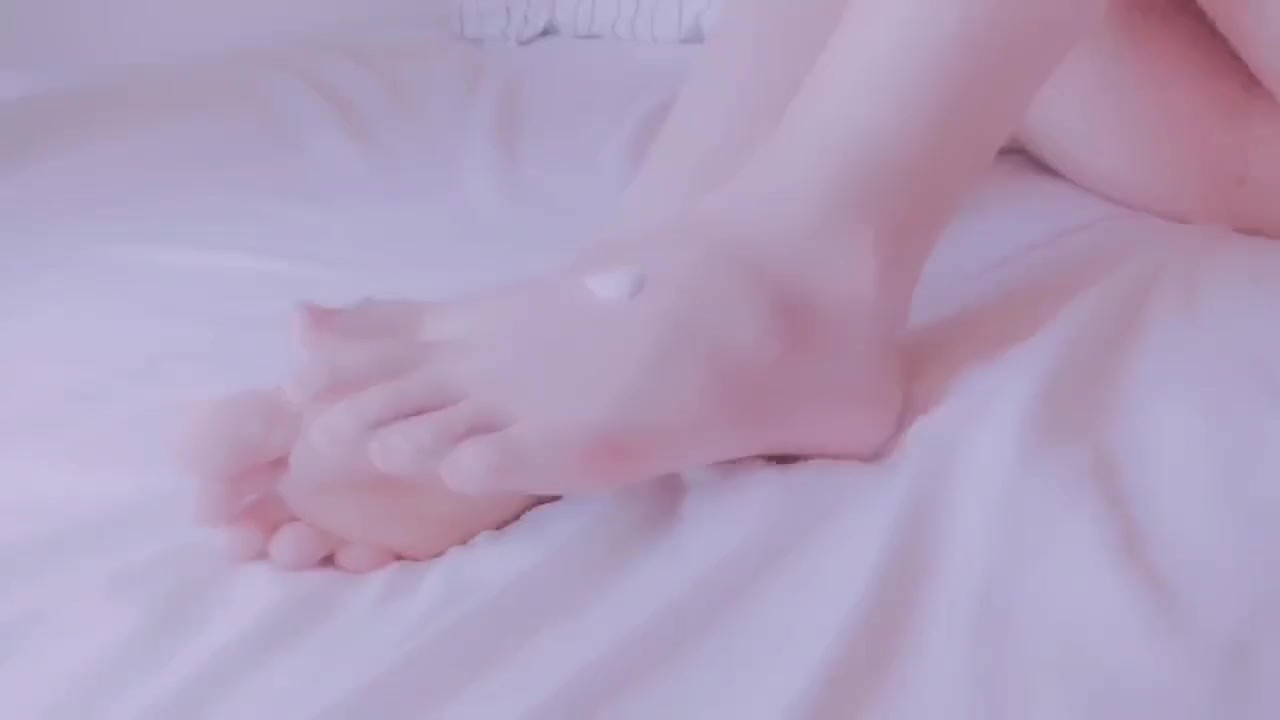 Femboy Shows Off Smooth Feet
