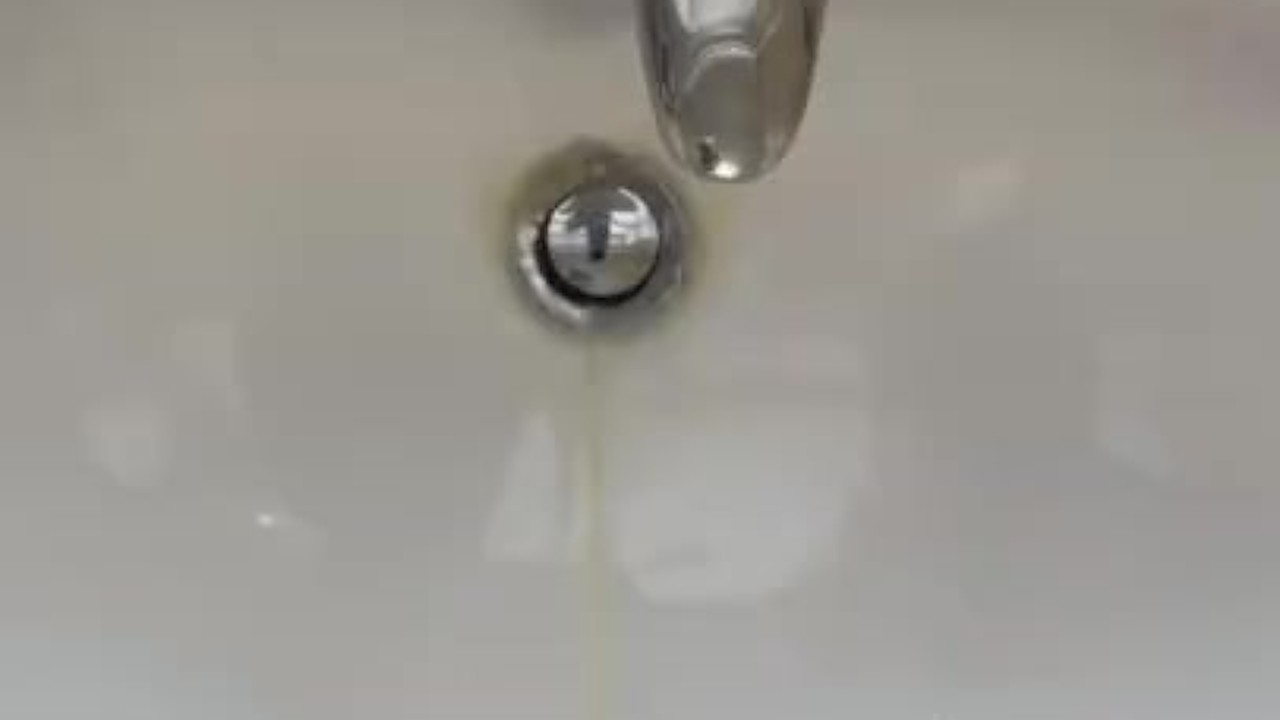 Guy Pisses in Sink for Fun