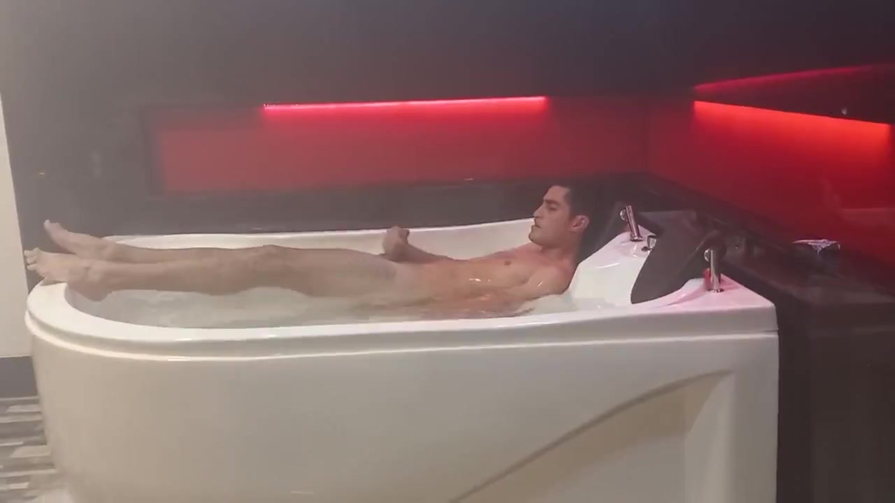 Straight Boy Masturbates to Orgasm in Jacuzzi