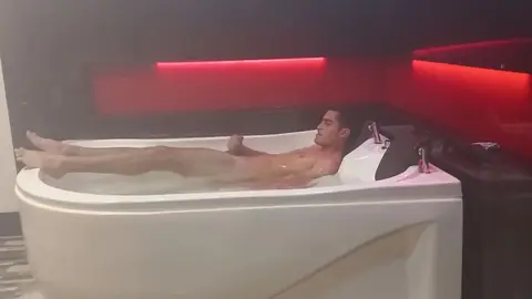 Straight Boy Masturbates to Orgasm in Jacuzzi