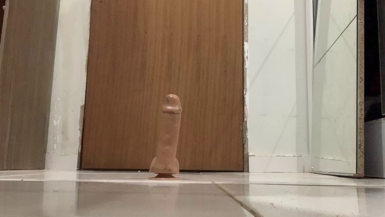 Hunk Gets Penetrated by Thick Toy