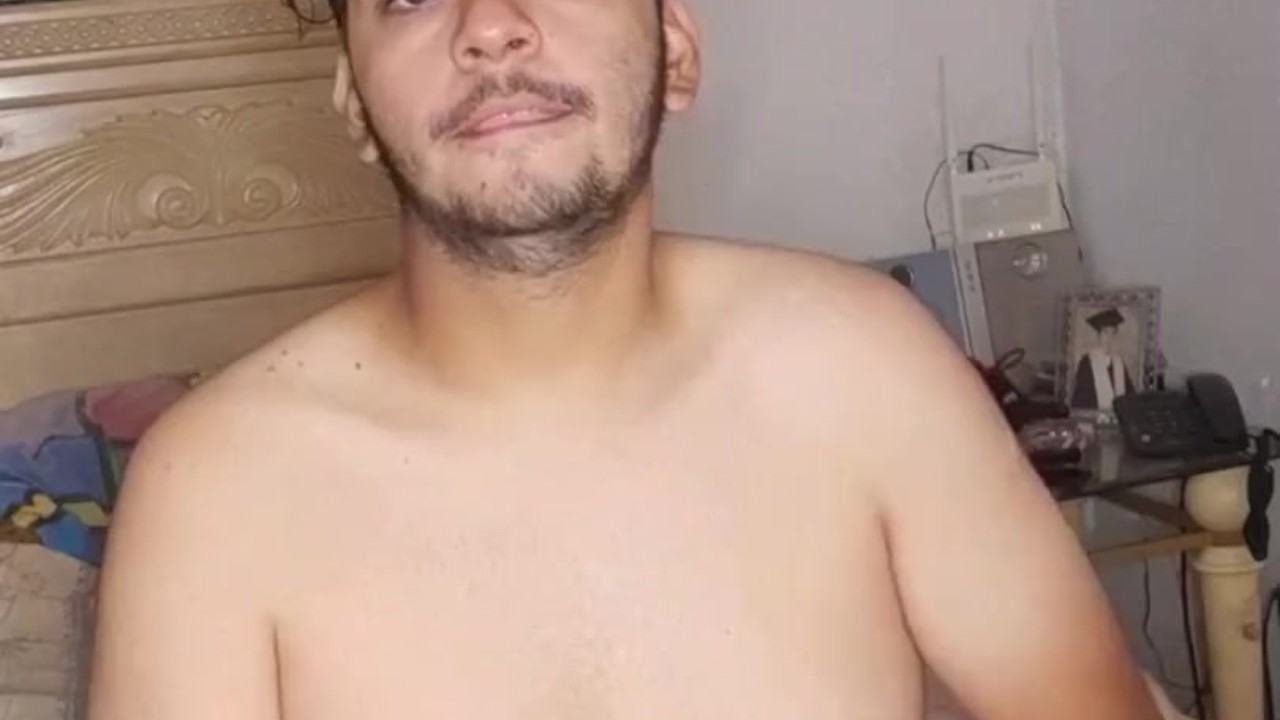 Gay Boy Prepares His Ass
