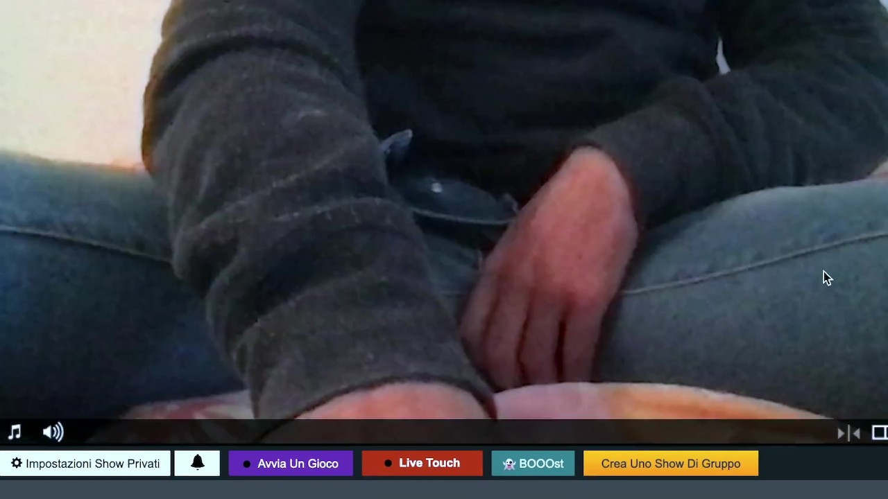 Horny Muscle Boy Masturbates on Webcam