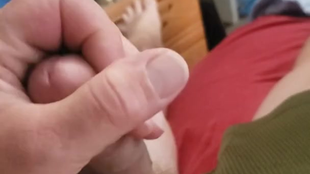 Guy Jerks Off and Cums in 59 Seconds