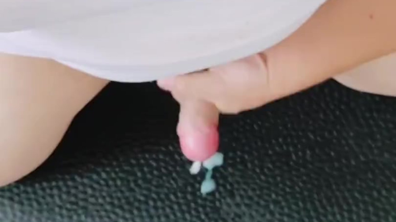 Mature Guy Masturbates to Cumshot