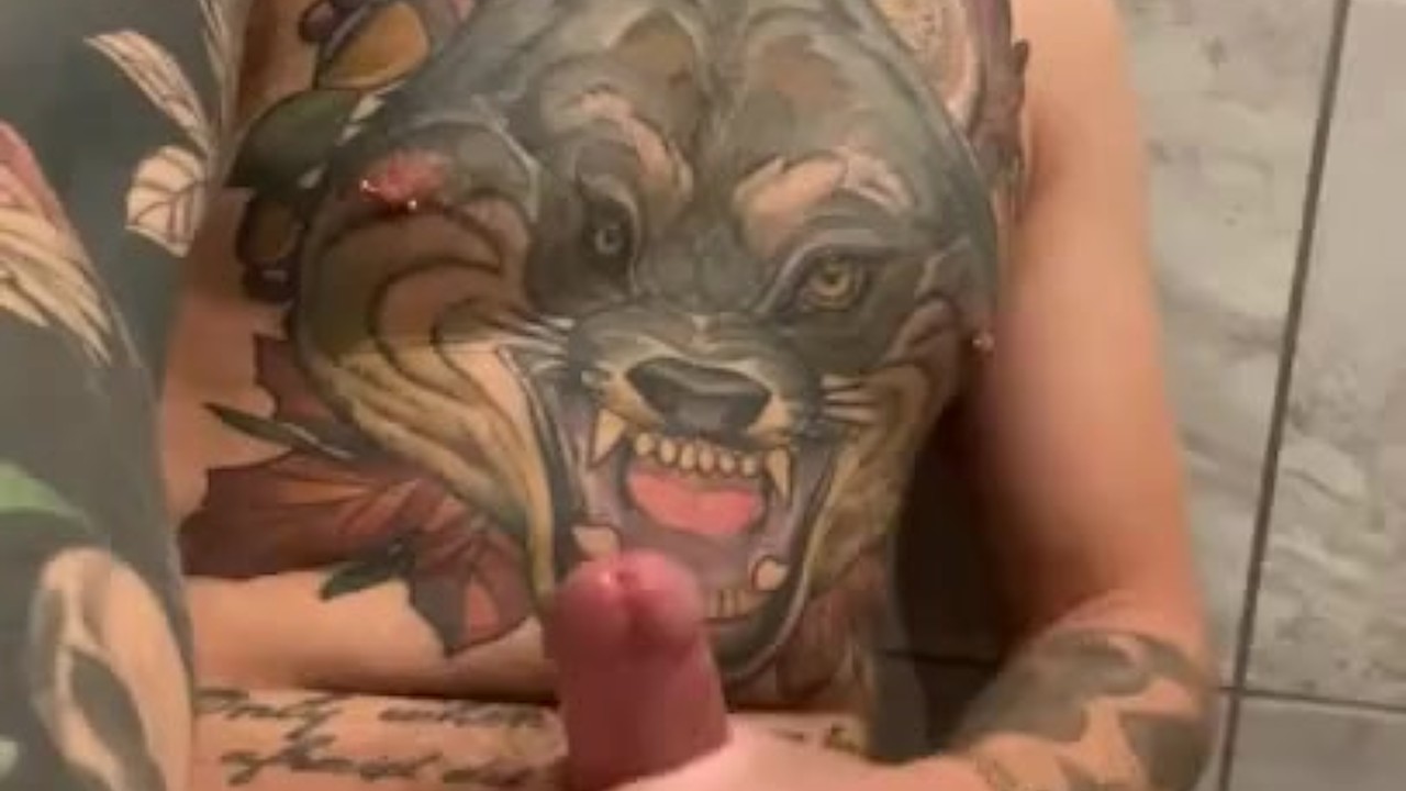 Gym Guy Masturbates Alone