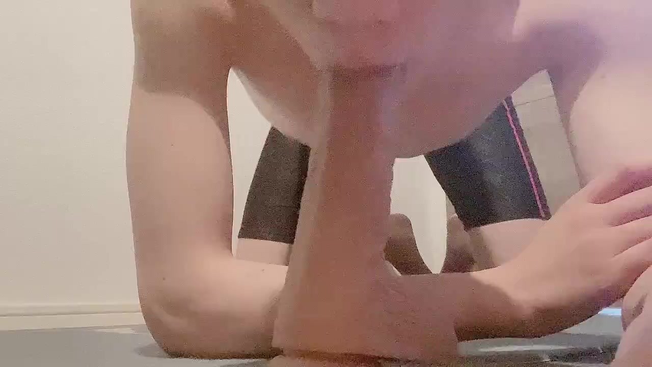 Nonke Ikemen Gives No-Hands Blowjob on Floor