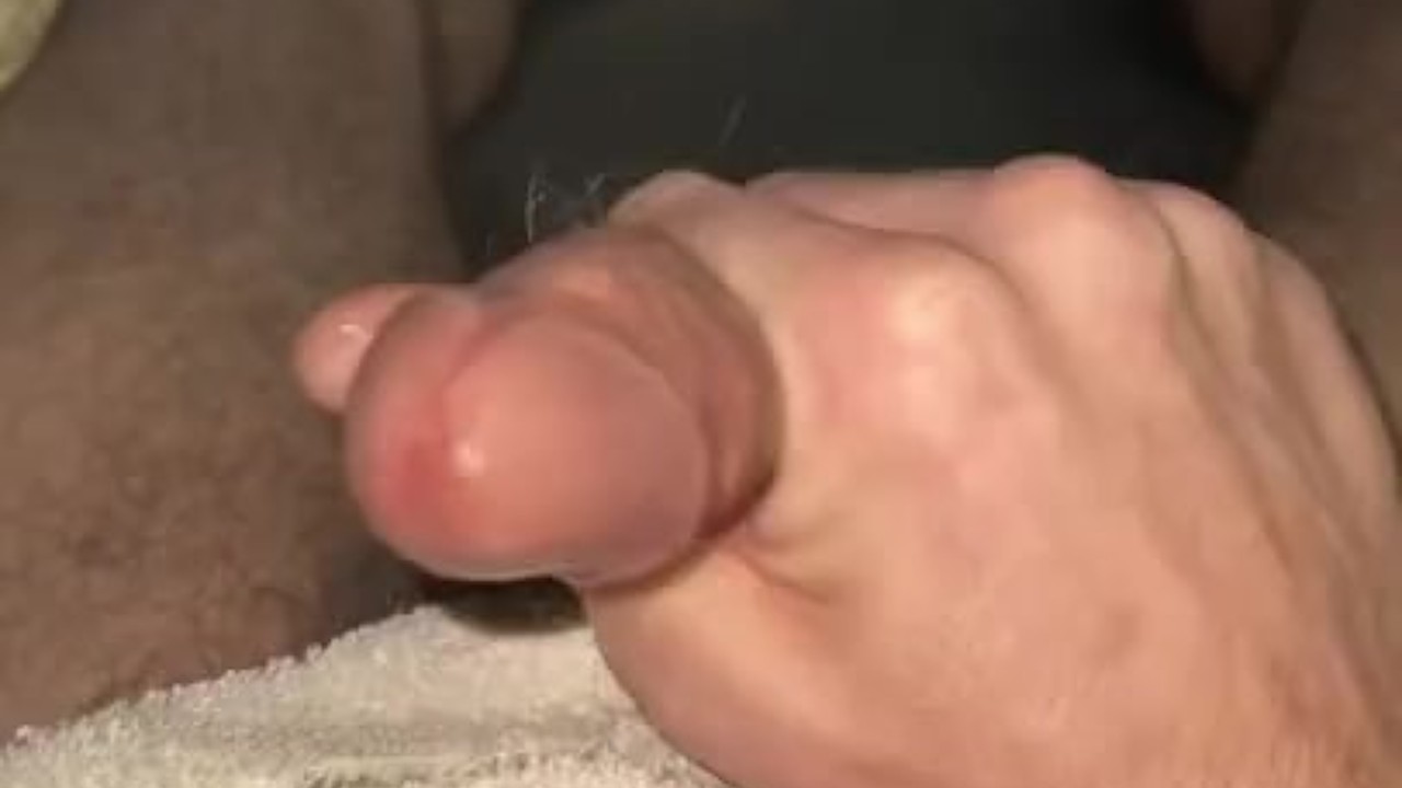 Solo Guy Masturbates to Cumshot