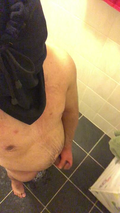 Horny Guy Masturbates in Shower