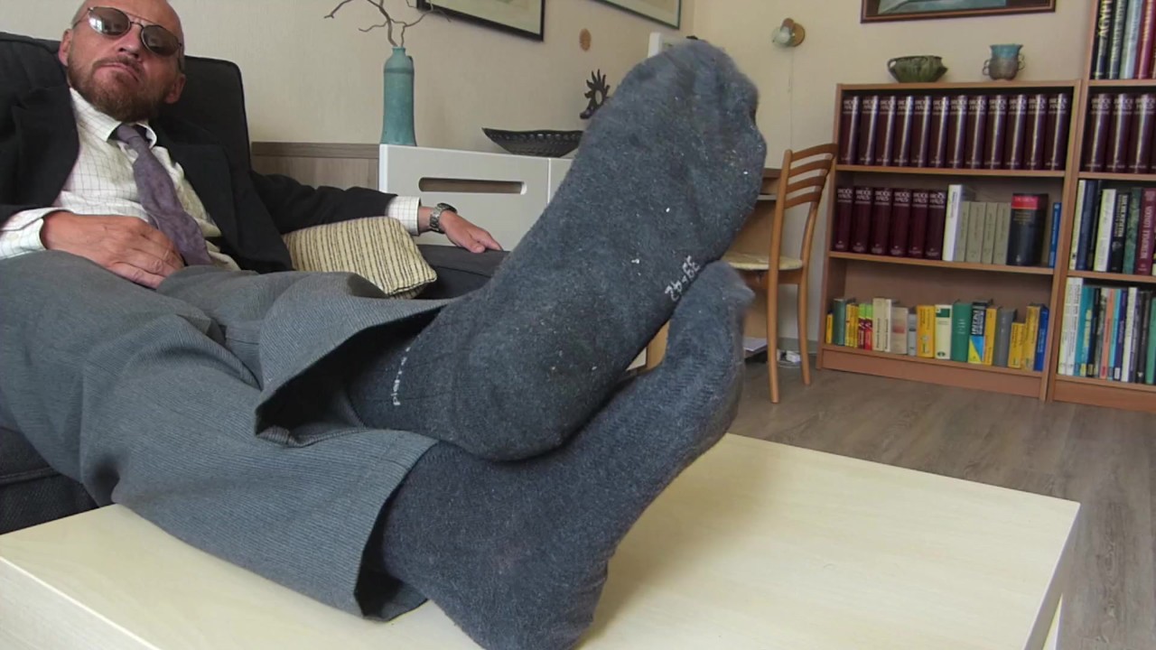 Gay Guy Shows Off Feet and Cums After Work