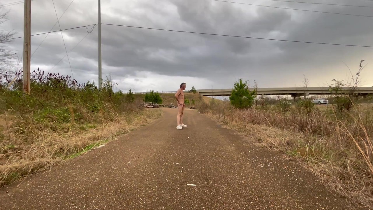 Gay Exhibitionist Urinates Beside Busy Highway