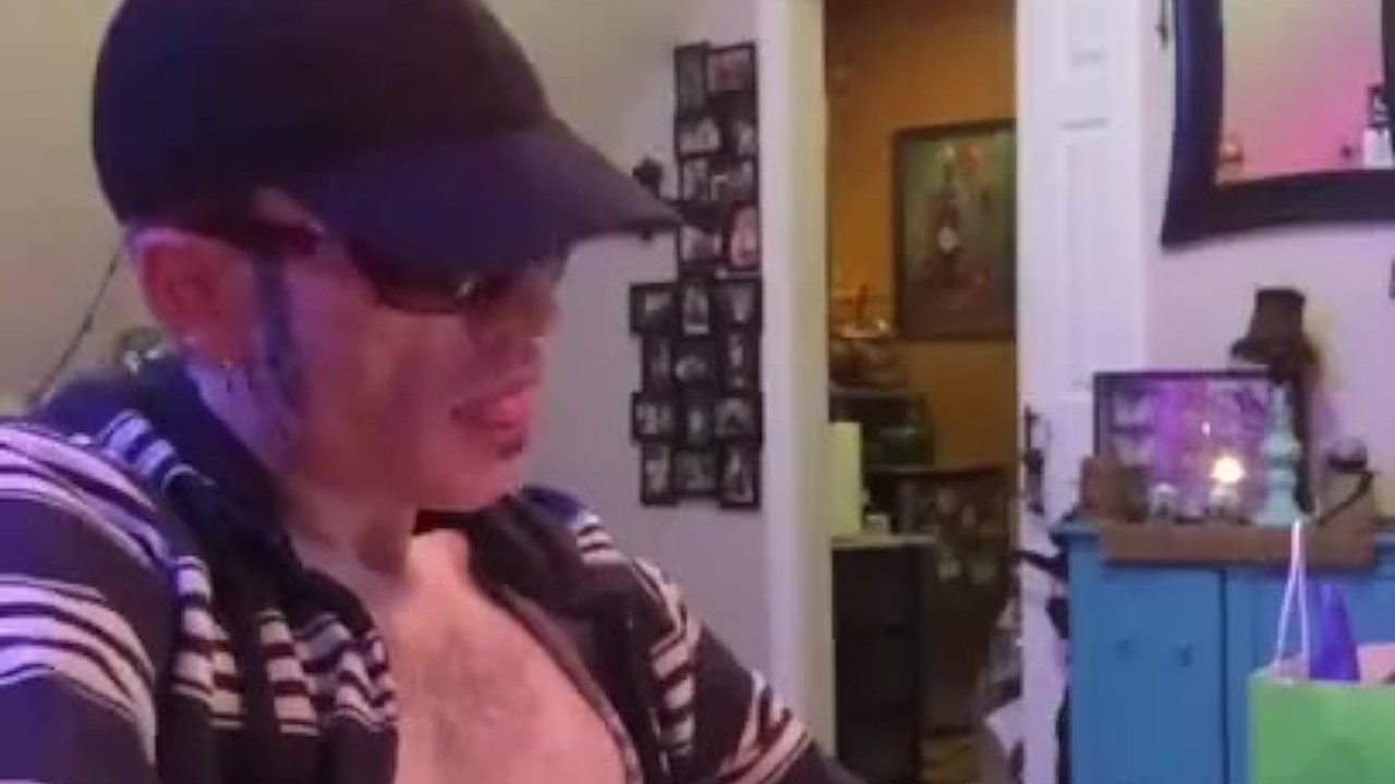 Guy Masturbates in Solo Jerk Off Session
