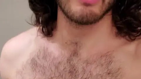 Dante Drackis Shows Off Morning Hygiene Routine