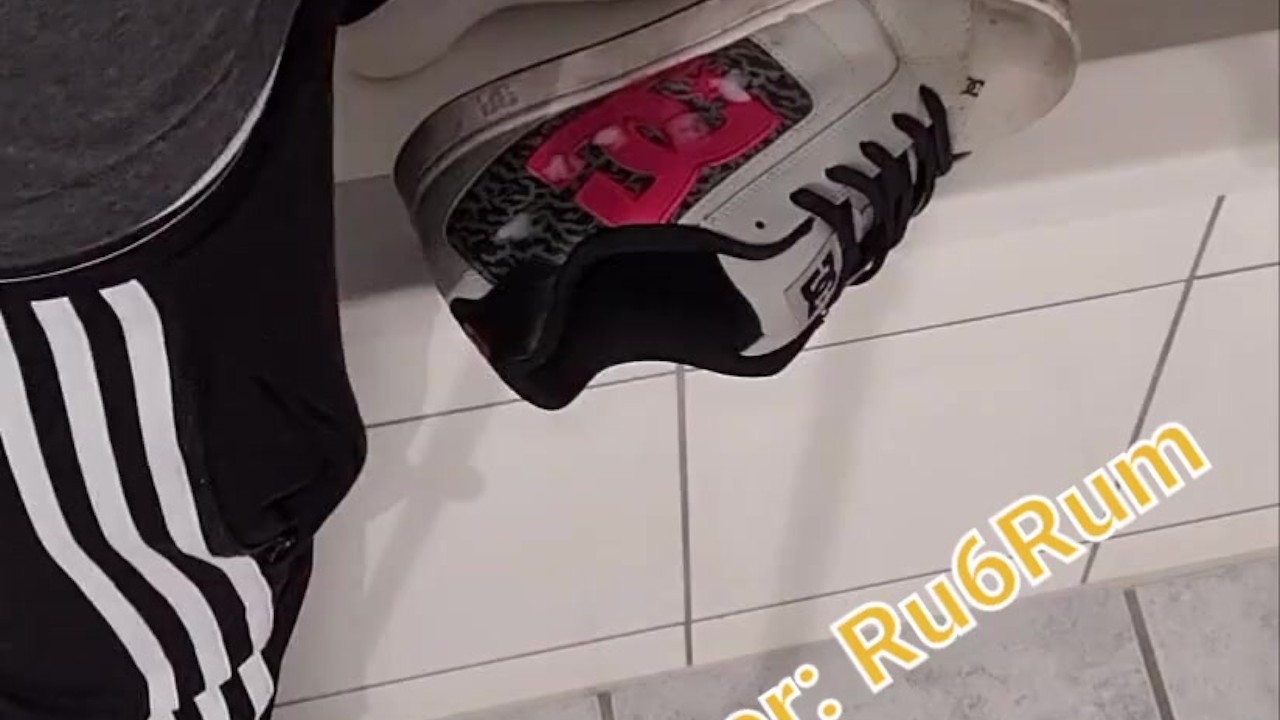 Guy Cums on Skater Shoes