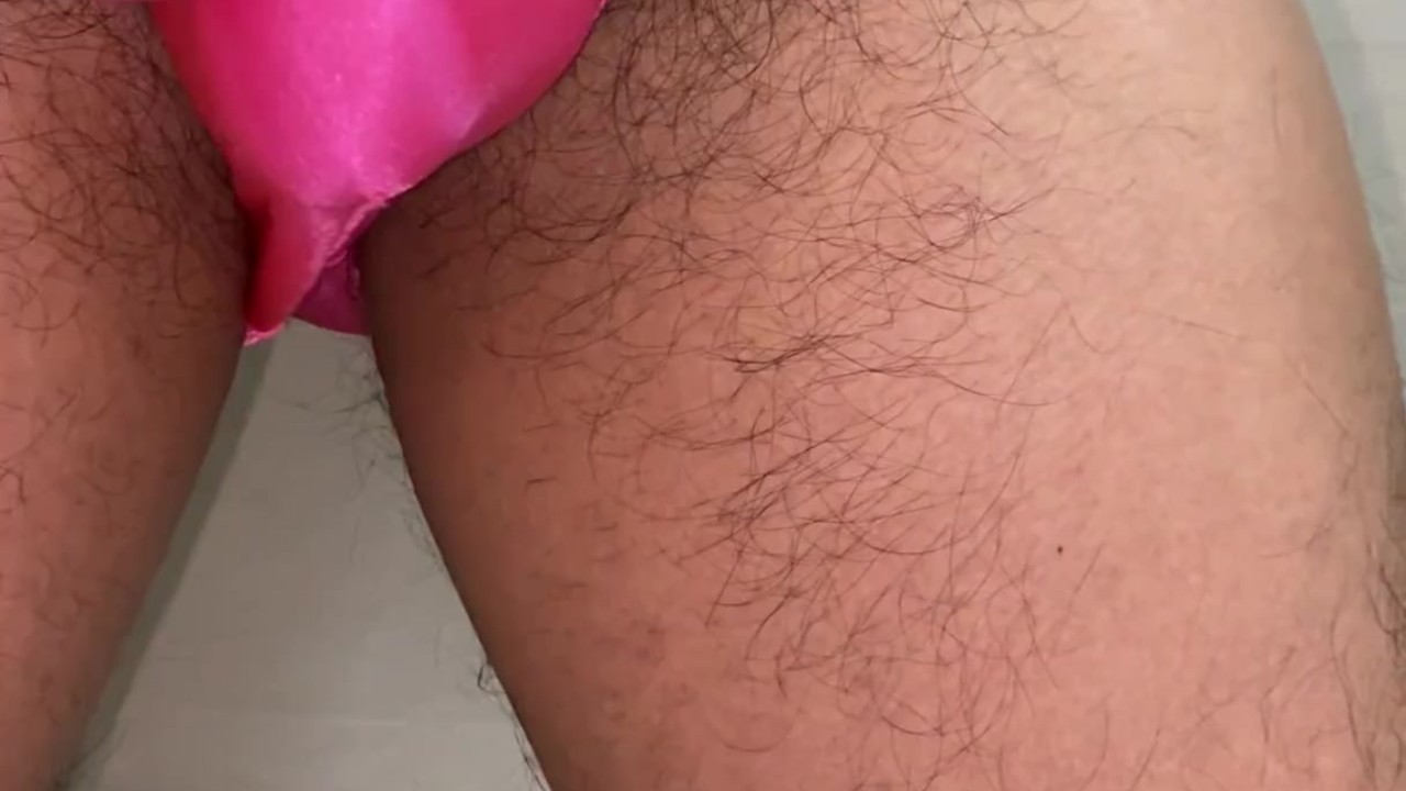 Gay Guy Uses Vibrator for Intense Orgasm