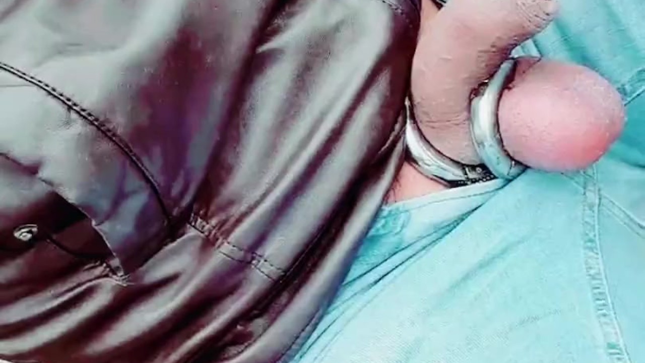 Exhibitionist Slutboyben Performs in Public