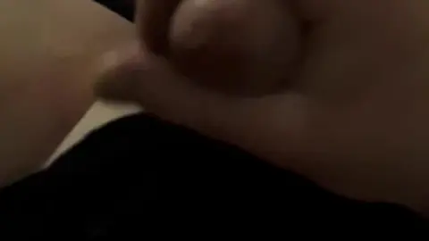 Guy Masturbates to Cumshot in Quick Solo