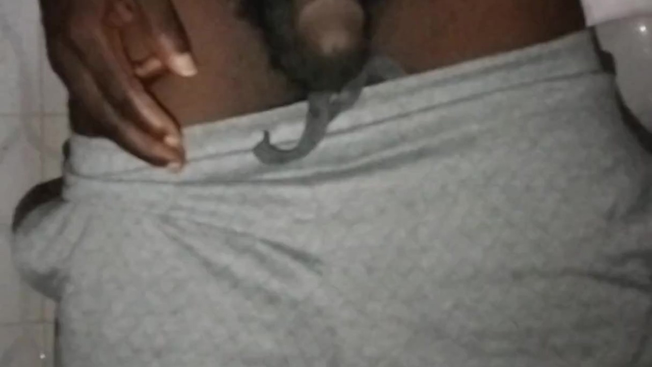Black Stud Pisses Handsfree in Explicit Scene