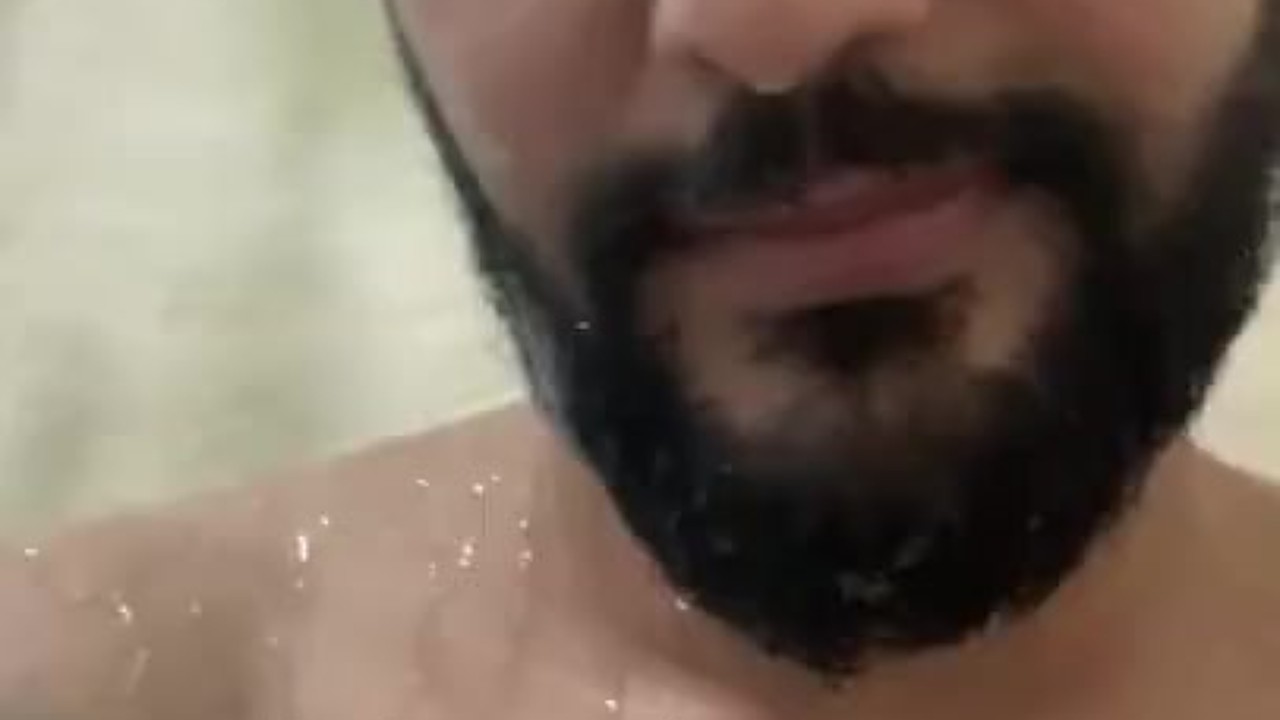 Gay Guy Invites to Shower