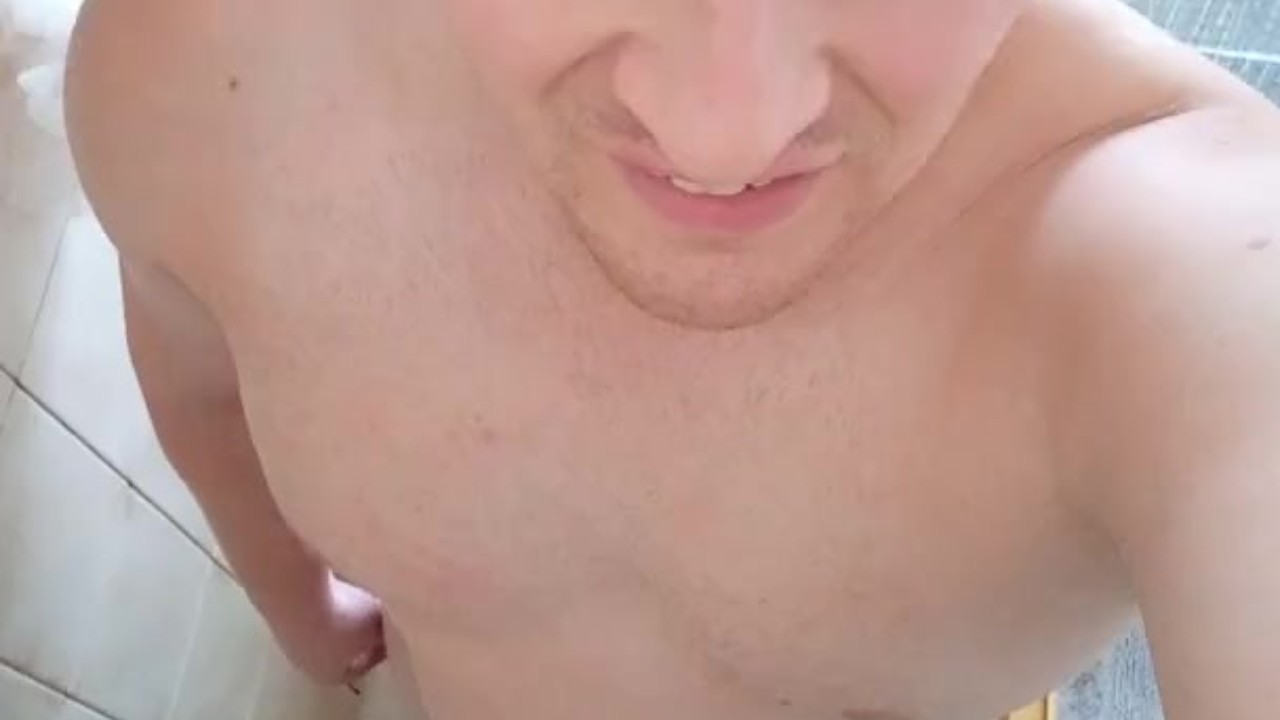 Young Twink Urinates on Camera