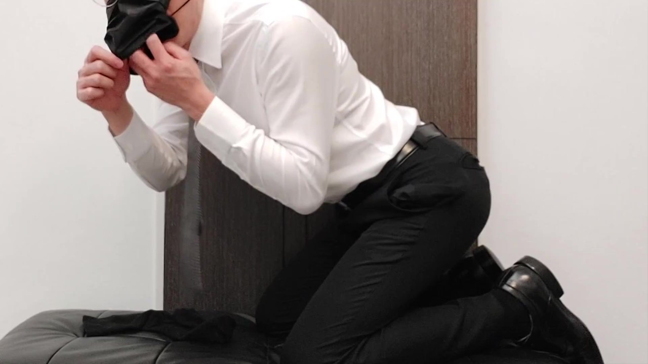 Gay First Timer Challenges Anal with Long Ball Butt Plug